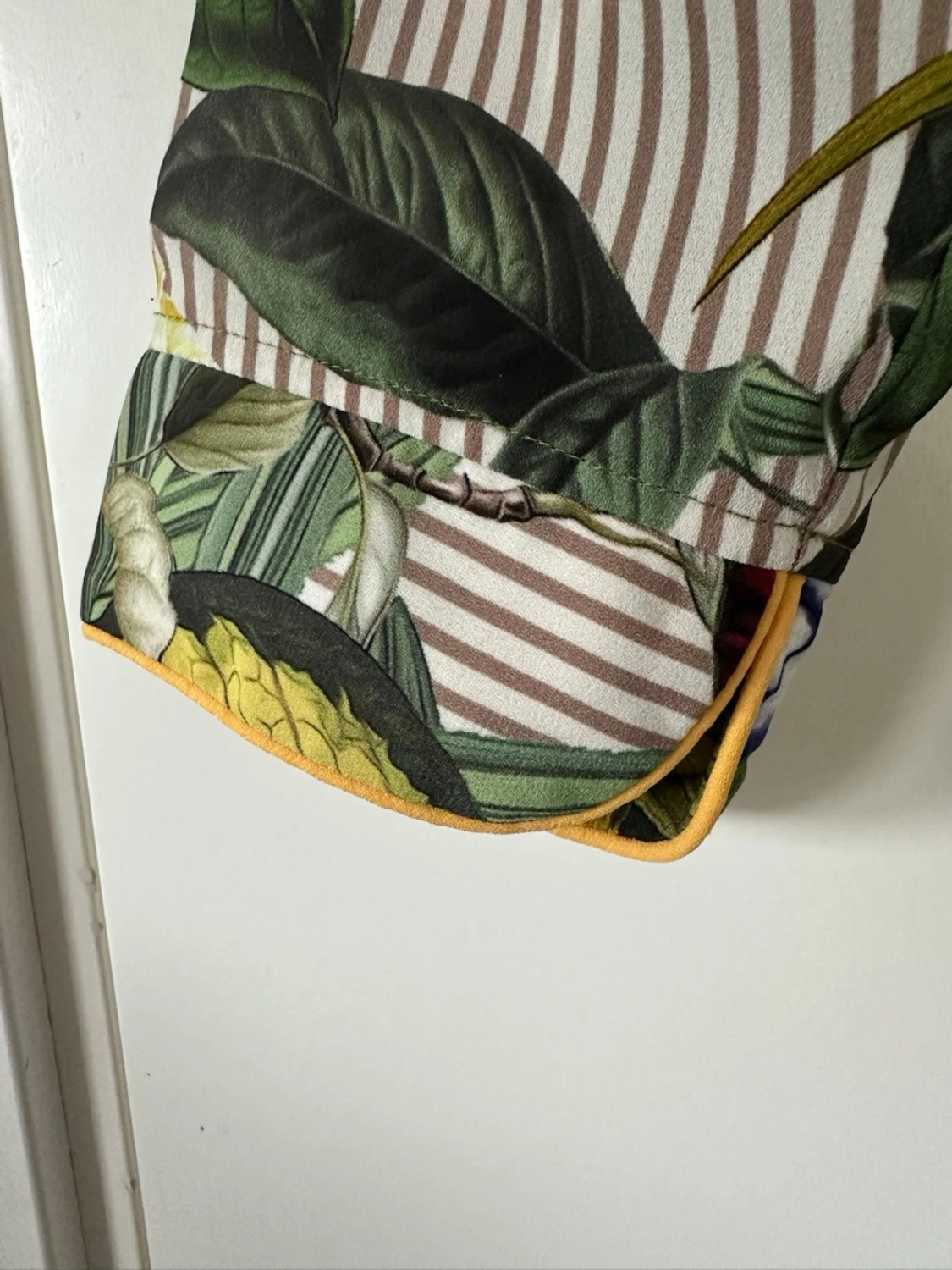Lindex - Blommig & randig blus med v-ringning - storlek 38 - 3