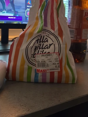 Godis (köp snabbt innan jag äter upp allt) - Köp nu för jag har bra godismak