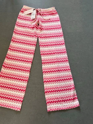 Gina tricot  - Slutsålda!! Gina bootcut byxor💕💕14+ (s