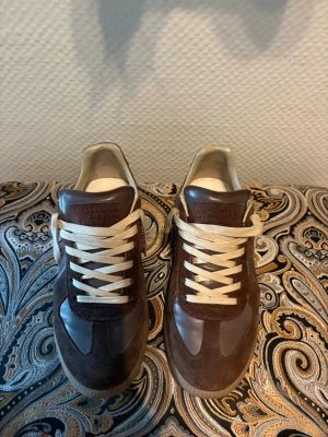 Bruna Maison Margiela Gats - Exklusiv Gat färg i dunder skick, storlek 41EU. Ingen box kvar 
