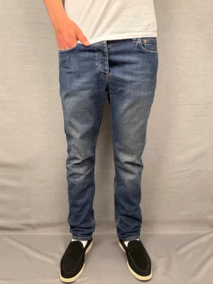 Acne studios jeans - Säljer dessa sjukt feta acne studios jeans! | Size W32 L34 |  Modellen är 180cm |  Skick 9/10 super fina | Hör av dig vid intresse ✌️