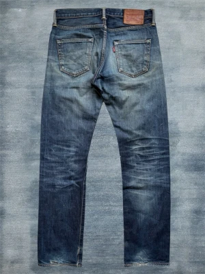 *Straight Fit* Levi’s 501 - Ett par extremt snygga Levi’s jeans med en helt sjuk wash! Några slitningar vilket jag verkligen diggar. Modellen kallas 501 och är rak! Storlek 29/32, utgå från måtten på sista bilden!  Hör av dig vid frågor!