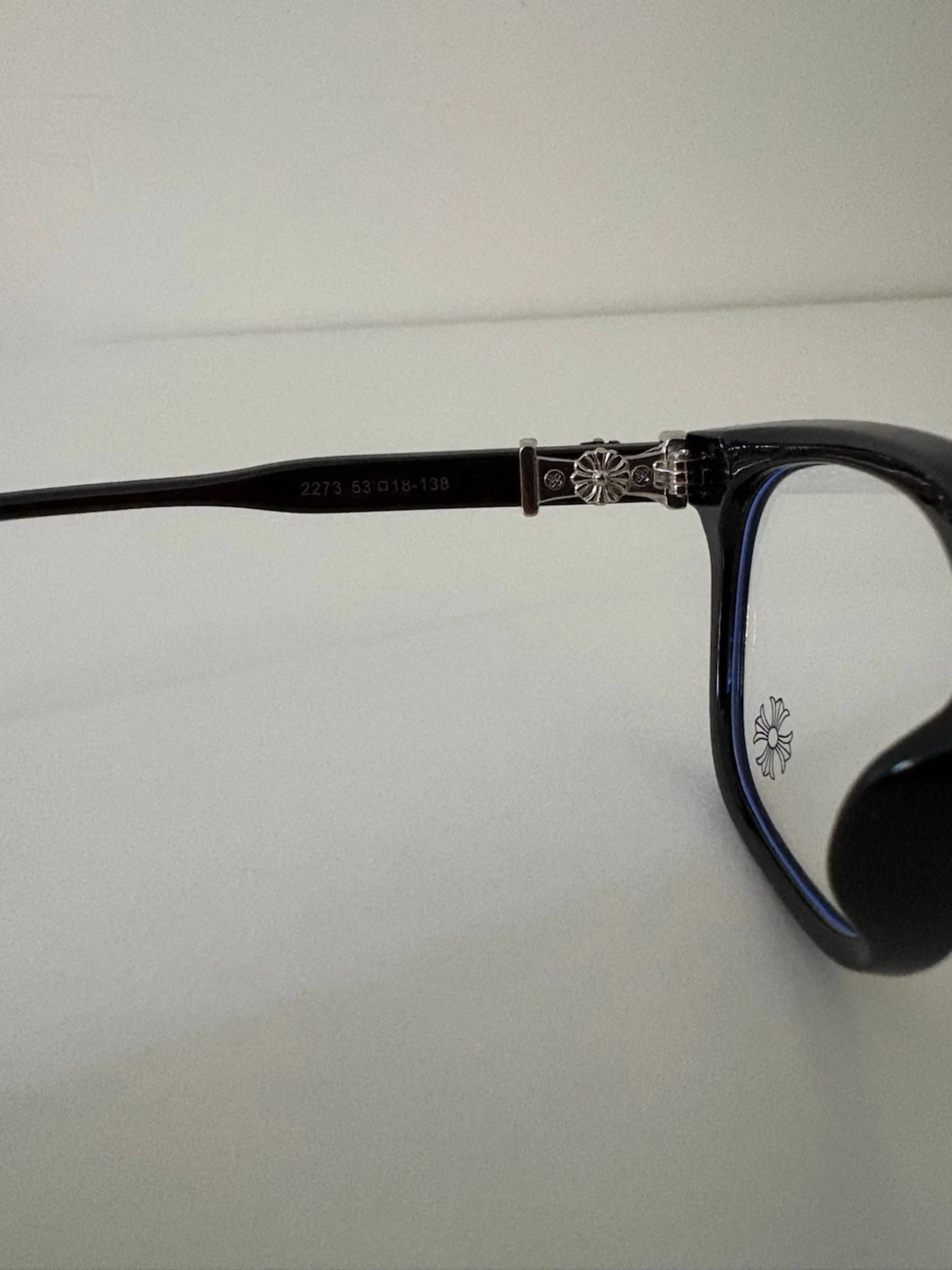 Svarta chrome hearts glasögon med silver detaljer  - 4