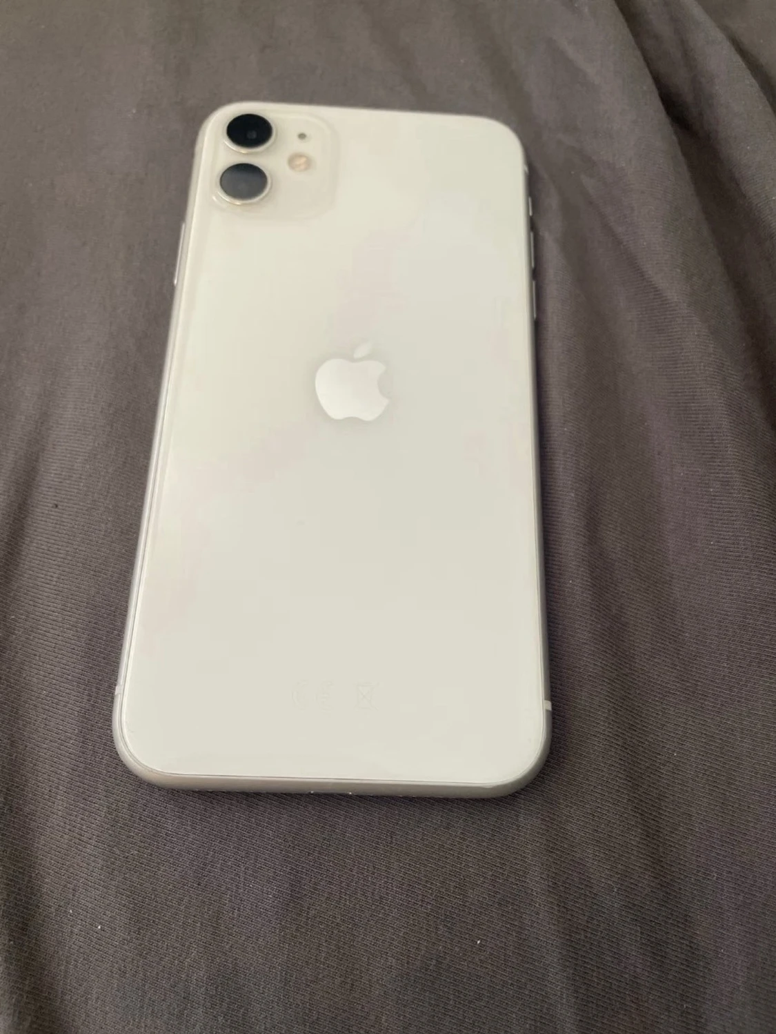 Vit iPhone 11  - 1