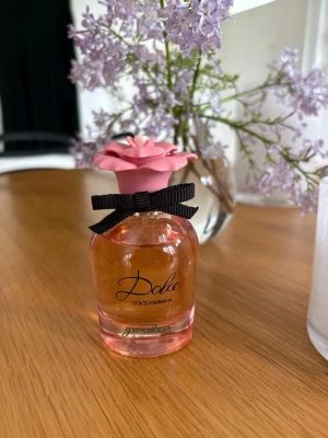 Dolce & Gabbana garden parfym  - Dolce & Gabbana Garden parfym. Använd ett fåtal gånger men mycket kvar (se bild) 50ml