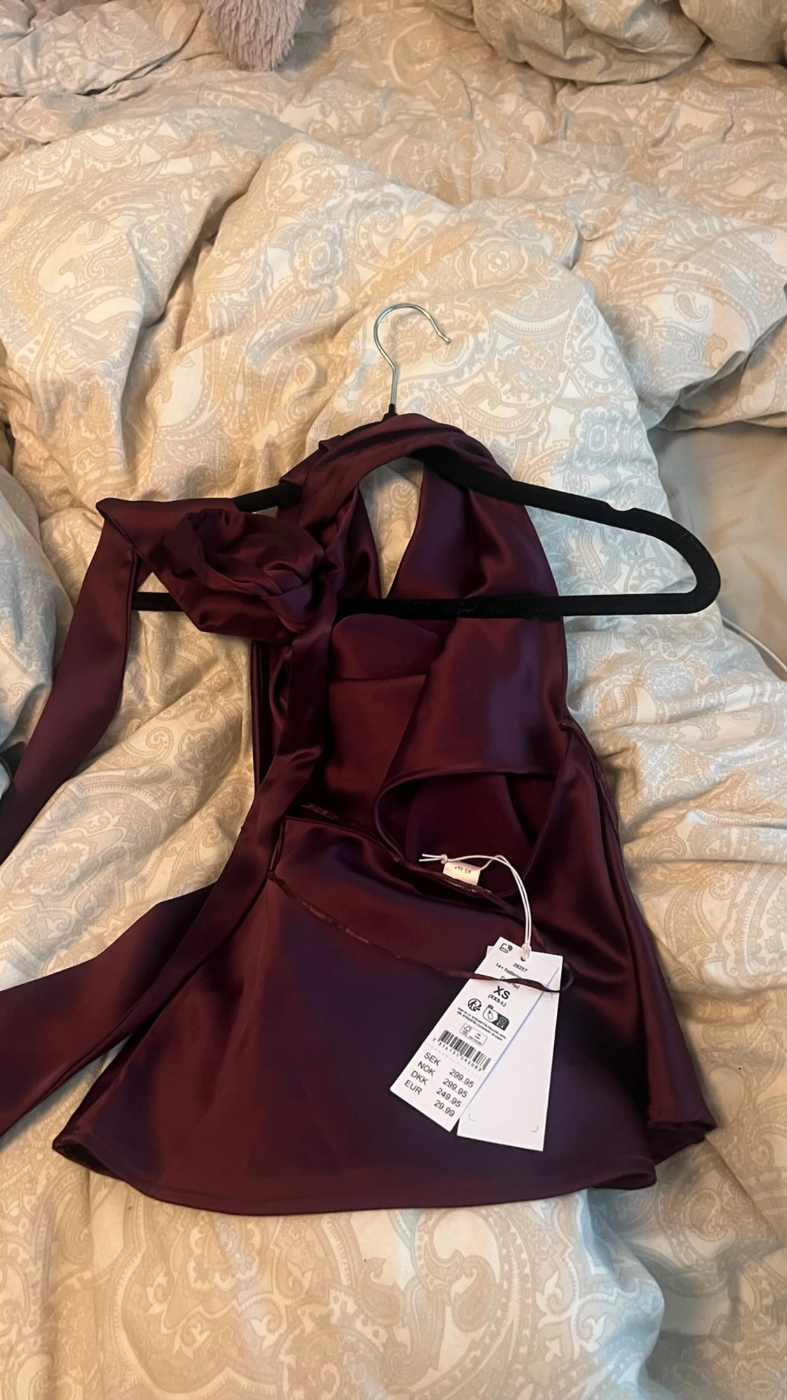 Vinröd halterneck topp i satin - 1