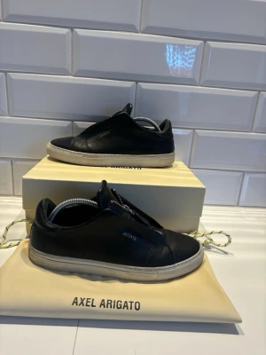 Arigato Zip - Arigato clean zip | Nypris 3000kr | Storlek 45