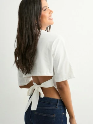 Topp - Säljer denna knyt topp från nelly, då den ej kommer till användning😊