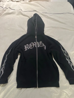 Svart zip-hoodie från Black Squad - Svart oversized hoodie med dragkedja från Black Squad.