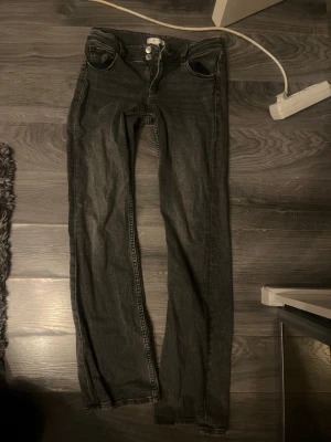 Bootcut jeans från Gina  - Bootcut jeans från Gina Young i storlek 164 använt några gånger.