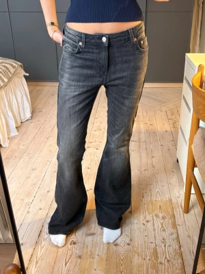 Bootcut jeans weekday  - Snygga weekday jeans i modellen flame. Aldrig använda med lappen på. Storlek 29/34