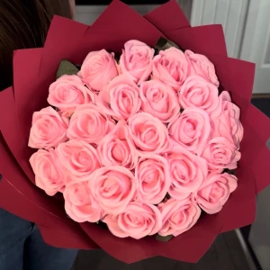 Blombukett - En jättefin bukett gjord av artificiella rosor. Perfekt för inför Alla Hjärtans Dag 🤍