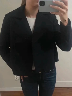 Blå kort kappa - Snygg blå kappa från hunkydory 