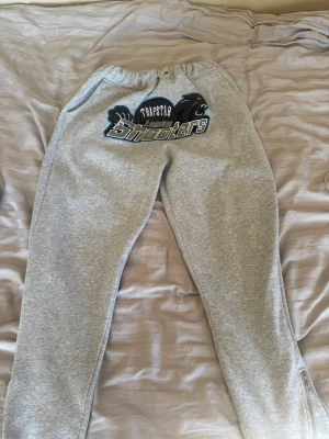 Grå Trapstar mjukisbyxor - Gråa trapstar mjukisbyxor i storlek M.