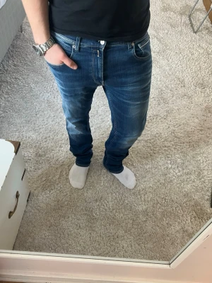 Replay Grover jeans  - Replay Jeans | skick 9/10 | Storlek 33/32 | Pris - 549kr | Modellen är ca 180cm lång | Hör av dig vid minsta fråga eller fundering!!