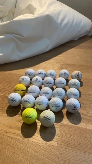 Golfbollar - Säljer ett par golfobollst blandade märken skriv för frågor eller om ni har prisförslag