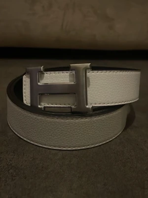 Bälte - Säljer en snygg bälte helt ny funkar inför sommaren det är bra kvalite också 