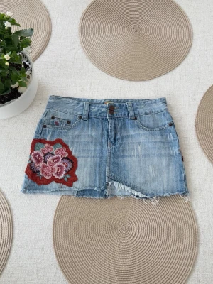 Abercrombie & fitch vintage jeanskjol  - Storlek ”2” ~ XS. Rakt över midjemått: 36cm. Skickas inom 24h. Se liknande plagg i min profil! 