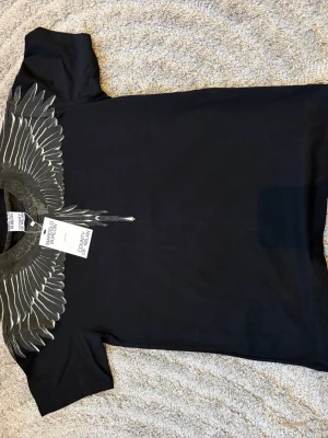 Marcelo Burlon t shirt - Helt ny och oanvänd Marcelo burlon t shirt med tags kvar 