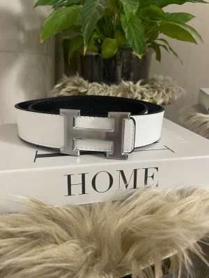 H bälte  - H bälte den är jätte fin och ny så om du är intresserad så kan du kontakta mig 