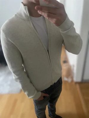 Beige ziptröja från Bläck - Skick 9/10✅ Bra passform | skriv vid frågor eller funderingar!