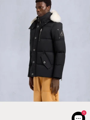 Svart pufferjacka från Moose Knuckles - .Som ny moose knuckles jacka säljes, använder ej längre. Knappt använd och inga repor eller skador.   Köpt på NK för 13 500kr, kvitto finns  Mitt pris 4250kr  Finns att hämta, kan mötas upp också!  Hör av dig vid frågor!