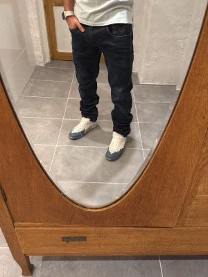 Replay jeans  - Ett par snygga byxor från Replay i storlek W32 L36 i modellen Anbbas 