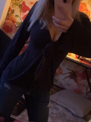 Blå topp - Jätte fin blå topp från design by si. Inga fläckar 💕pris kan alltid diskuteras!