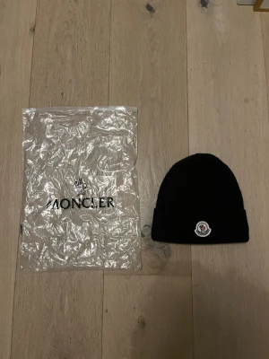 Moncler beanie - Brand new. You know why the price is like that 😉