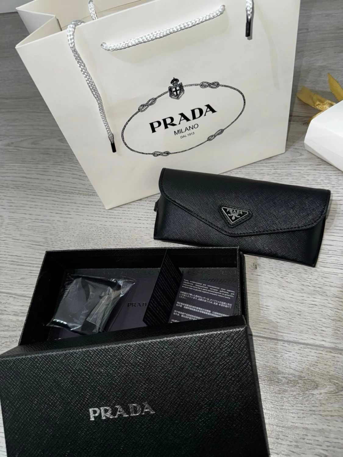 Svarta solglasögon från Prada - 4