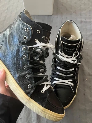 YVES SAINT LAURENT - säljer mina unika ysl skor juvul