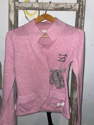 Härlig (ny)Odd Molly  - Super fin kofta som passar till de mesta outfits. Helt ny i ull. ( som inte kliar. 