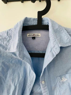 Ljusblå skjorta från Hampton Republic - Klassisk ljusblå skjorta från Hampton Republic.