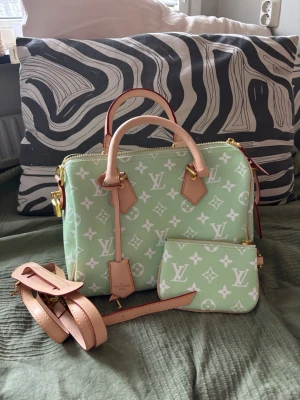 Modeväska för sommar superfin!  - Kanon skick blir inte använd.skriv gärna om ni har frågor . Stl S25