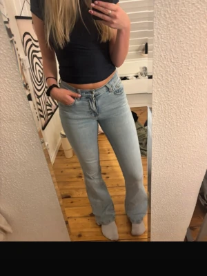 Ljusblåa jeans Gina  - Superstretchina