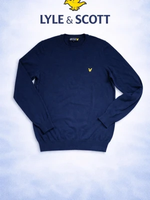 Lyle & Scott - Säljer denna super snygga Lyle & Scott tröjan i bra skick en tunnare långärmad tröja som passar till absolut allt. Priset kan snackas om om ni vill det🫣 mått 📏 B=40cm L=65cm