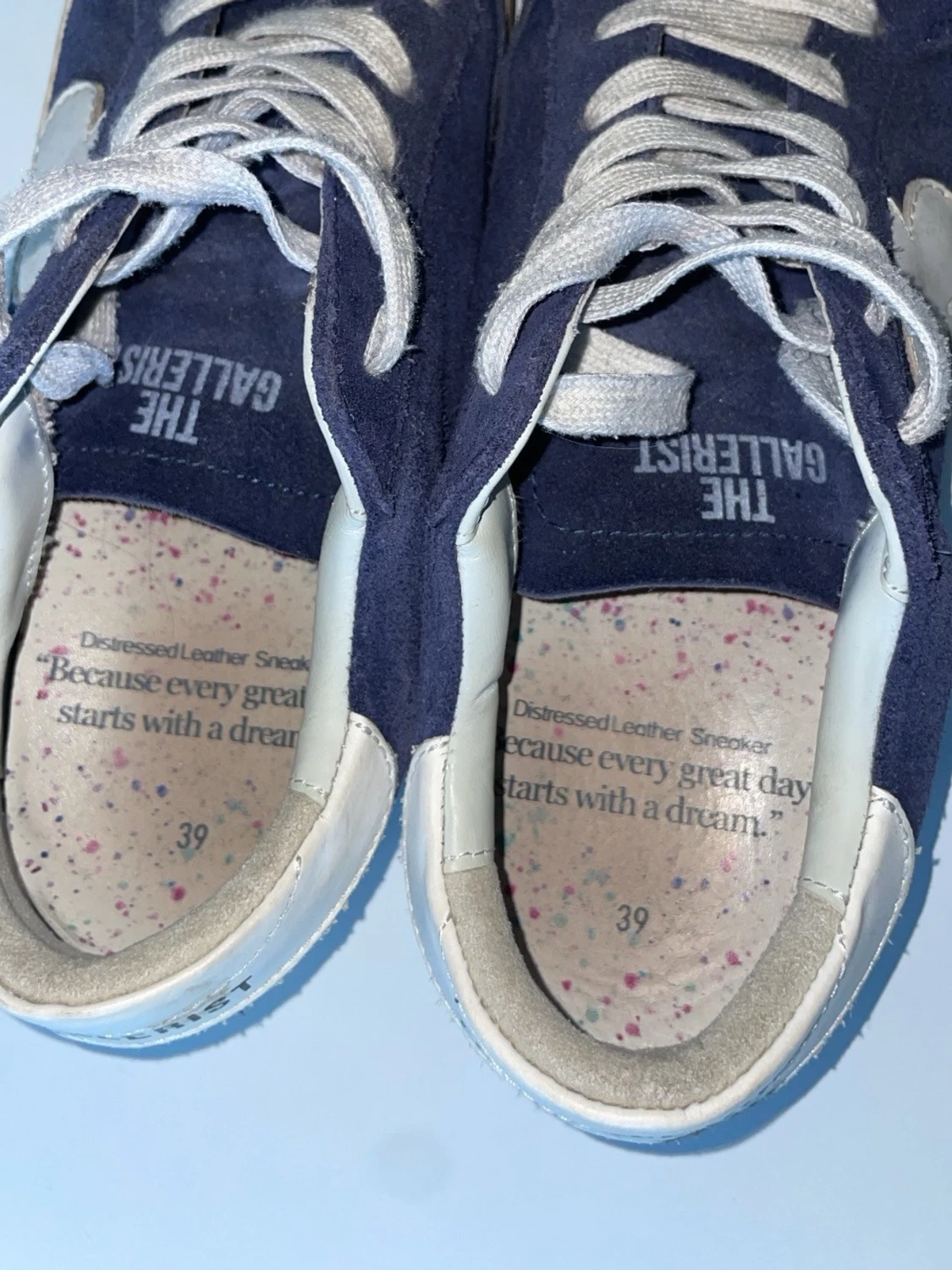 Blå sneakers från The Gallerist - 1