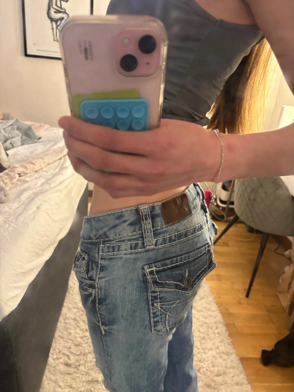 Ljusblå jeans med detaljer - 1