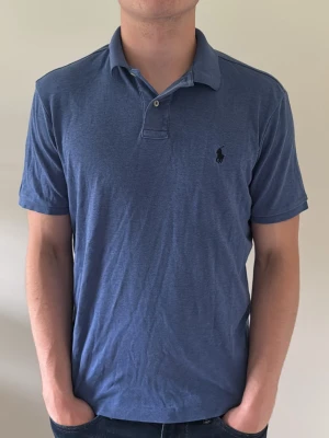 Ralph Lauren Piké - - Condition: 8/10 - Color: Blue - Size: M