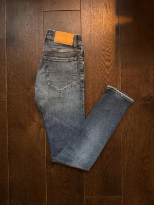 Tiger of Sweden jeans  - Hej säljer nu dessa snygga Tiger of Sweden jeansen som är i storlek 27/32 och är i helt nytt skick, aldrig använda. Kom dm för frågor osv 😇