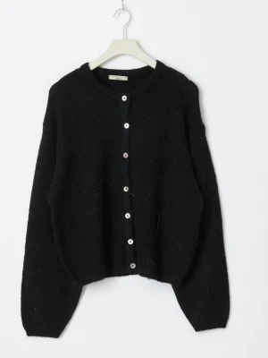 Kofta  - Stickad kodta från Gina Tricot som är helt slutsåld. Använt fåtal gånger. Nypris 399kr. Finns ej i lager.