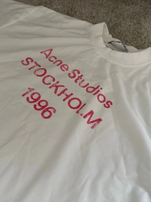 Acne studios tshirt - Acne studios oversized tshirt i storlek M, jättebra skick!