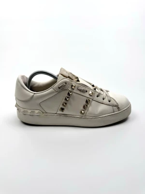 Valentino Rockstud sneakers - Valentino Garavani Rockstud sneakers | Storlek 37,5 |Skick 8,5/10 | Nypris ca 7700kr |100% autentiska