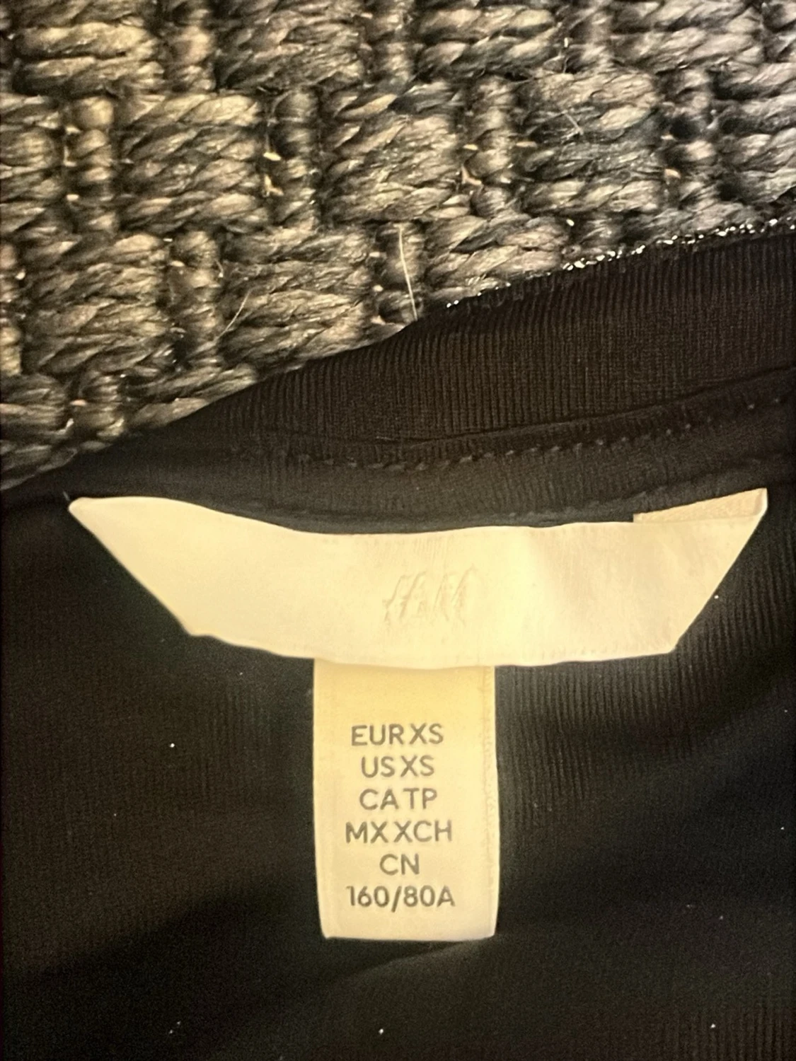 Mörkgrå croppad topp från H&M - 1