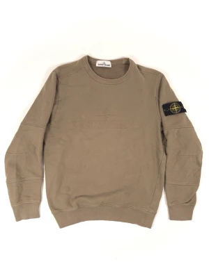 Stone Island Spellout Sweatshirt  - •The Sweatshirt has been gently used and is in very good condition • Size: S •Color: Olive Green •Retail price: 4000Sek •Pit to Pit: 54cm Length: 65.5cm