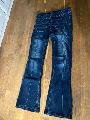 Jeans - Bootcut jeans från Gina Tricot i storlek 152.                         Bra skick.