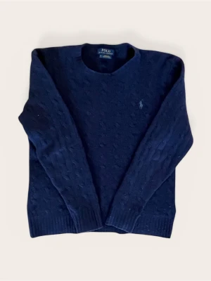 Ralph Lauren  - Mörkblå ralph lauren tröja.                                             I mycket bra skick och storlek S