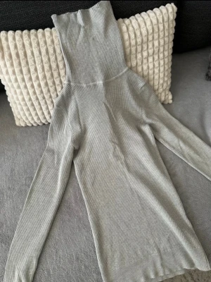 Polo tröja - Storlek XS & köpt på AMISU. Aldrig kommit till någon användning. 🌸