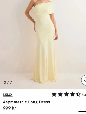 SÖKER!! - Hör gärna av dig ifall du har denna klänning och vill sälja💗