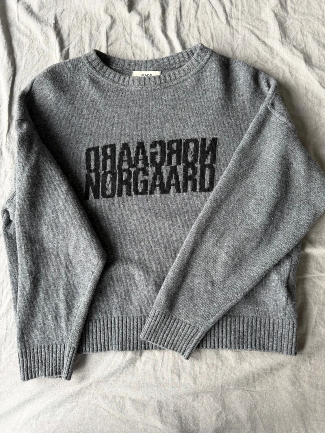 Grå stickad tröja från Nørgaard - 1